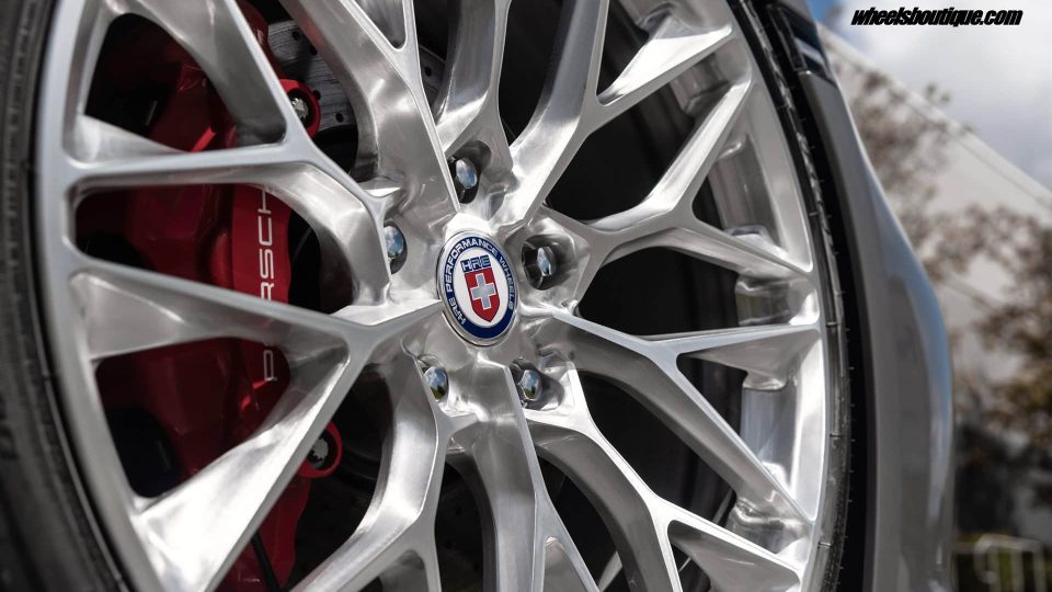 PORSCHE 992 C4S ON HRE P200