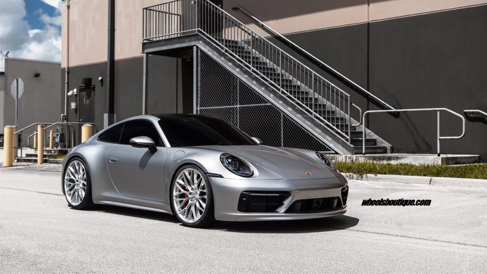 PORSCHE 992 C4S ON HRE P200