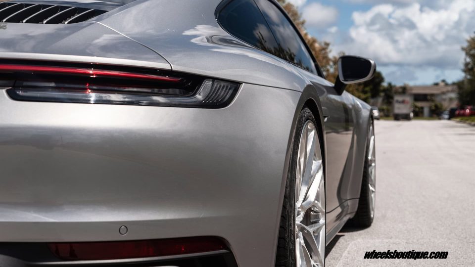 PORSCHE 992 C4S ON HRE P200