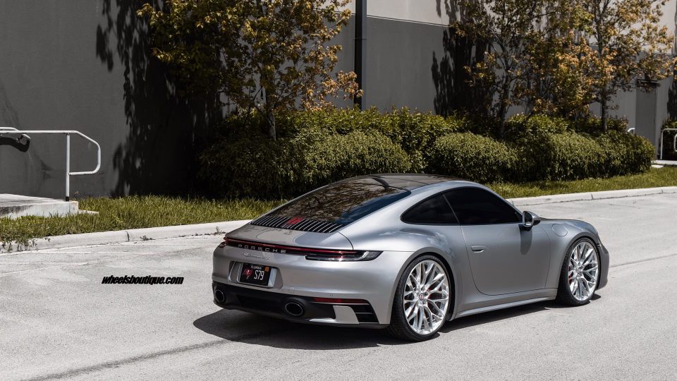 PORSCHE 992 C4S ON HRE P200
