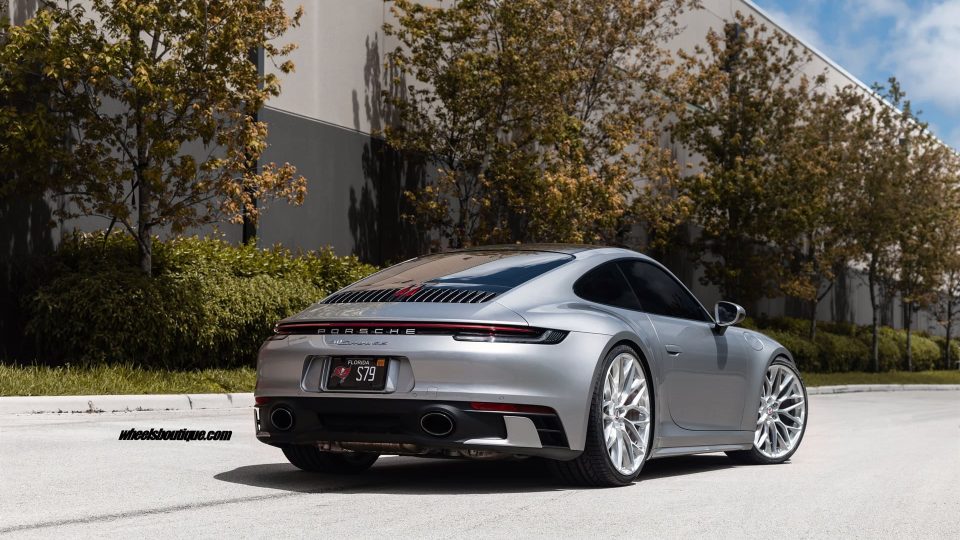 PORSCHE 992 C4S ON HRE P200