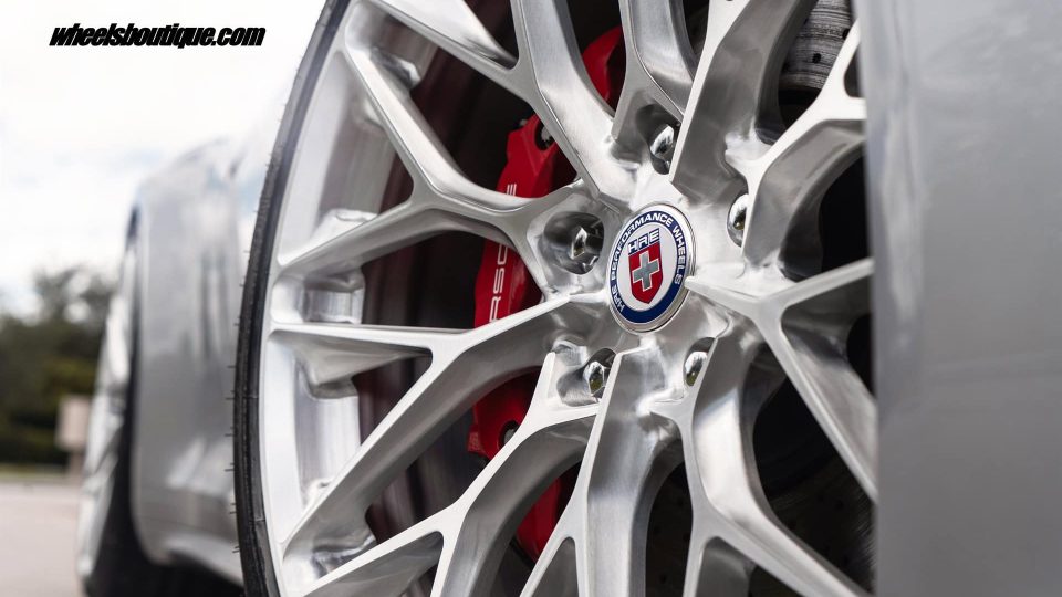 PORSCHE 992 C4S ON HRE P200