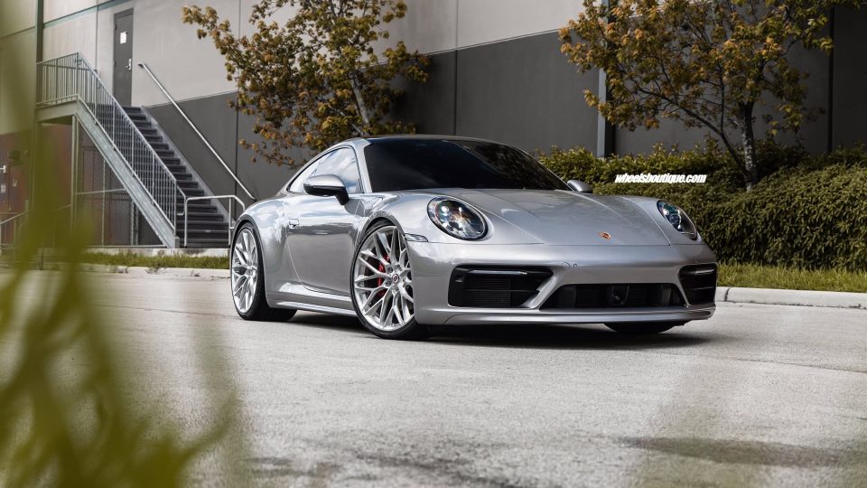PORSCHE 992 C4S ON HRE P200