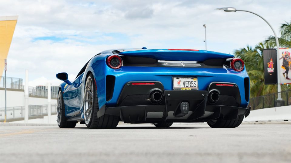 Ferrari 488 Pista | Blu Corza | on HRE S104SC | Frozen Dark Clear