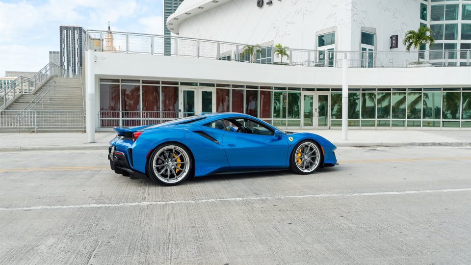 Ferrari 488 Pista | Blu Corza | on HRE S104SC | Frozen Dark Clear
