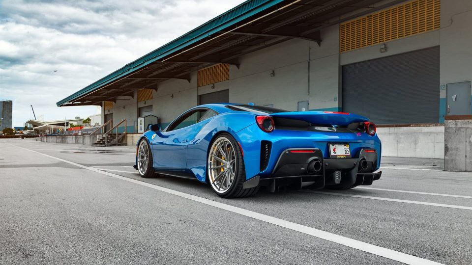 Ferrari 488 Pista | Blu Corza | on HRE S104SC | Frozen Dark Clear