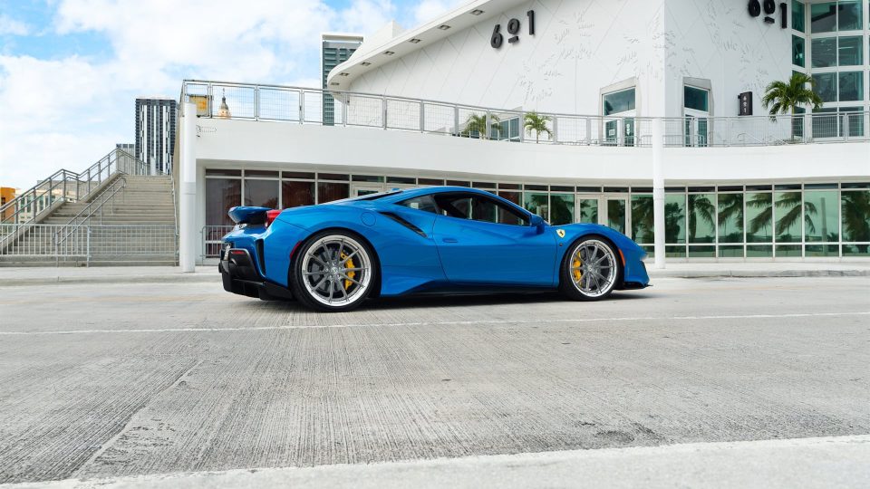 Ferrari 488 Pista | Blu Corza | on HRE S104SC | Frozen Dark Clear