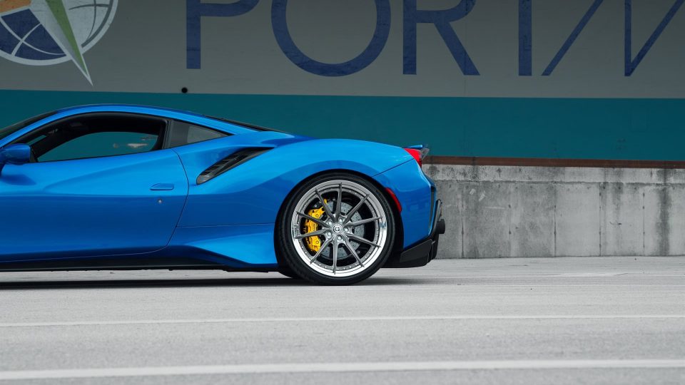 Ferrari 488 Pista | Blu Corza | on HRE S104SC | Frozen Dark Clear