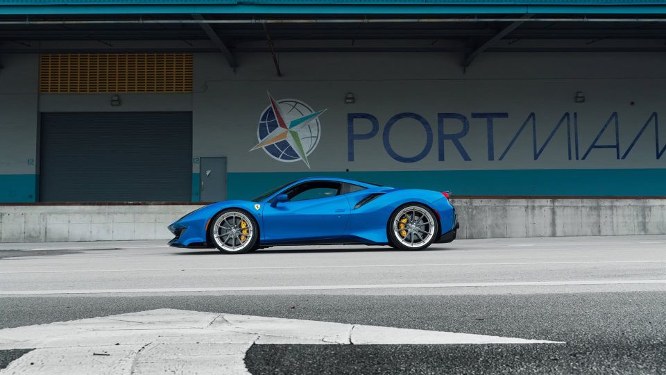 Ferrari 488 Pista | Blu Corza | on HRE S104SC | Frozen Dark Clear