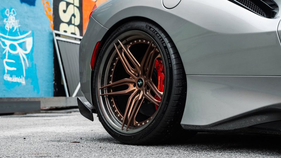 Ferrari 488 Pista Spider | Grigio Silverstone | on HRE S107SC | Frozen Polished Bronze