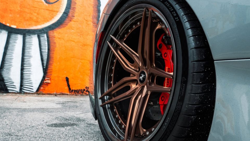 Ferrari 488 Pista Spider | Grigio Silverstone | on HRE S107SC | Frozen Polished Bronze