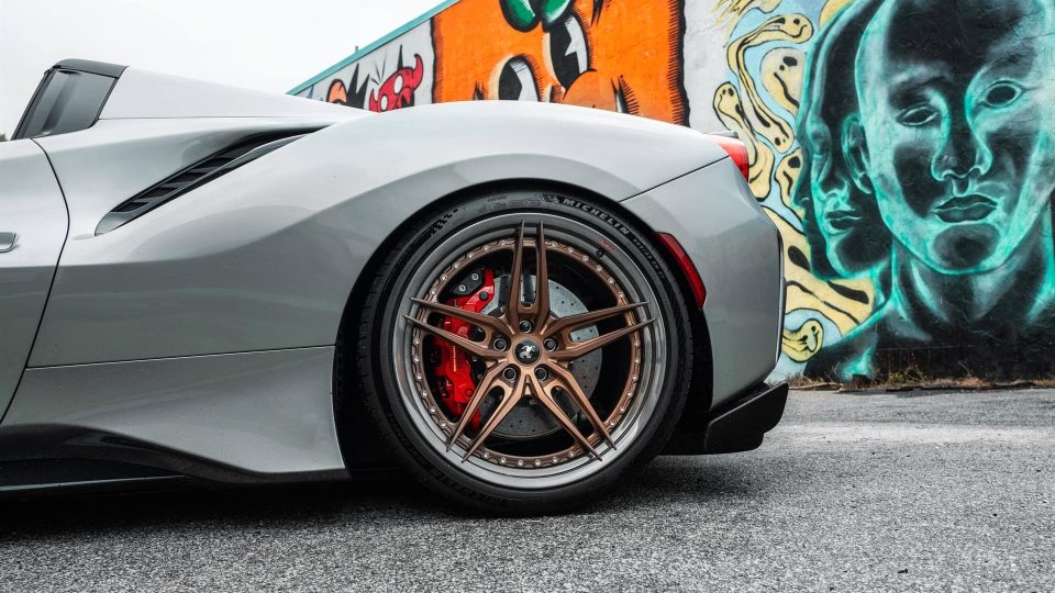 Ferrari 488 Pista Spider | Grigio Silverstone | on HRE S107SC | Frozen Polished Bronze