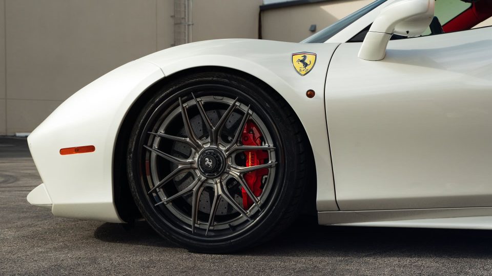 Ferrari 488 Pista | Bianco Avus | on 1886 XR004 | Frozen Polished Liquid Smoke