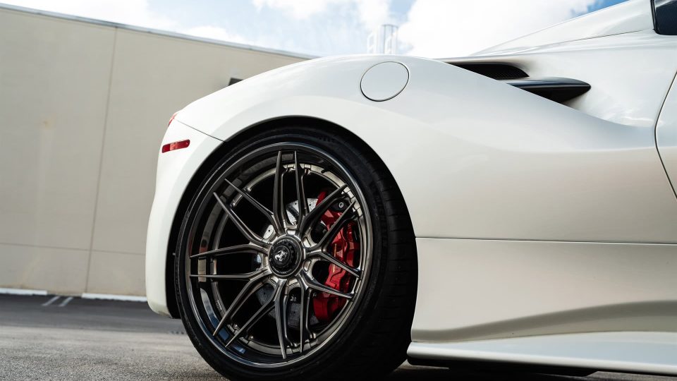 Ferrari 488 Pista | Bianco Avus | on 1886 XR004 | Frozen Polished Liquid Smoke