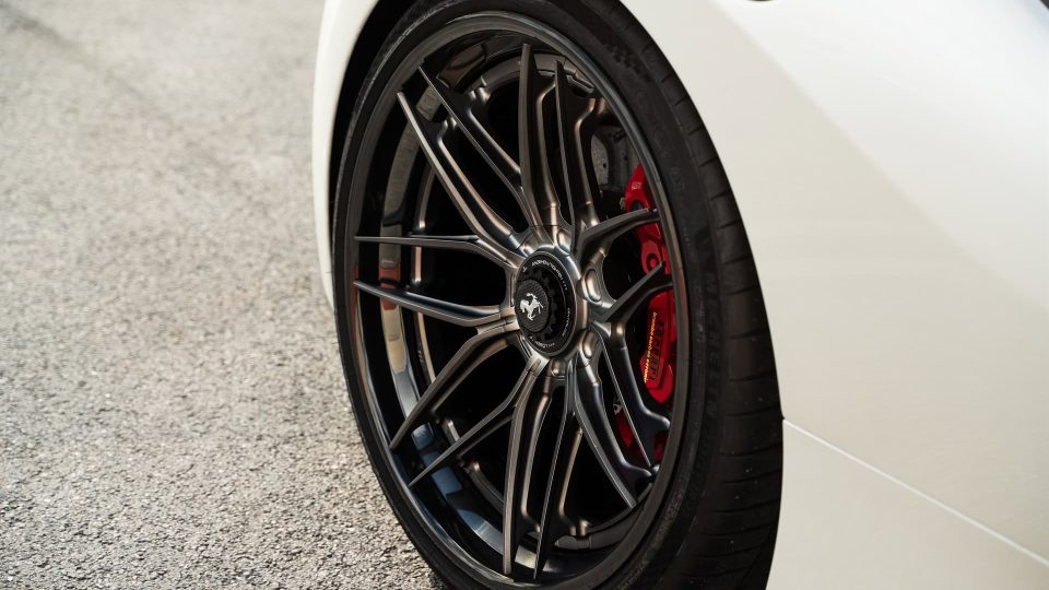 Ferrari 488 Pista | Bianco Avus | on 1886 XR004 | Frozen Polished Liquid Smoke