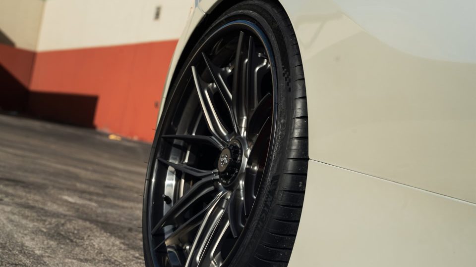 Ferrari 488 Pista | Bianco Avus | on 1886 XR004 | Frozen Polished Liquid Smoke