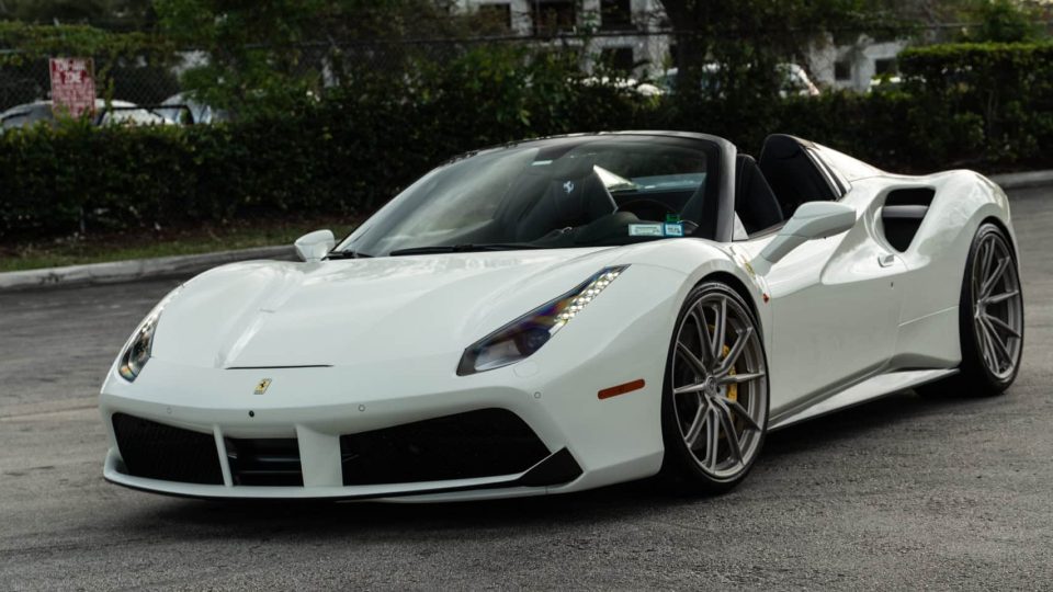 Ferrari 488 | Bianco Fuji | on HRE P104SC | Satin White Gold