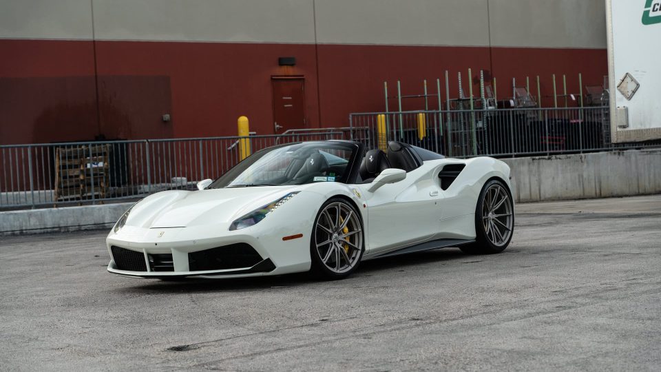 Ferrari 488 | Bianco Fuji | on HRE P104SC | Satin White Gold