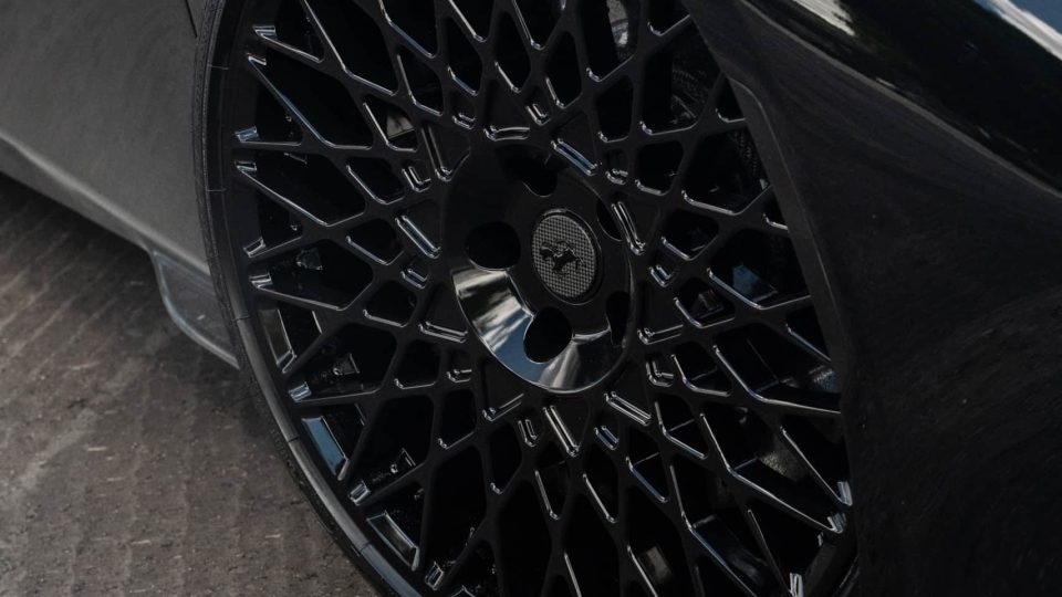 Ferrari F8 | Nero | on HRE 501M | Gloss Black