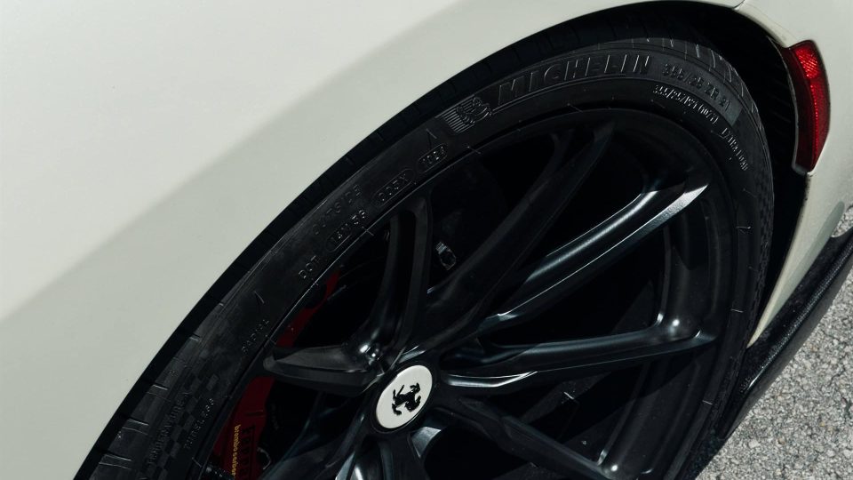 Ferrari 488 Pista | Bianco Avus | on HRE P104SC | Satin Black