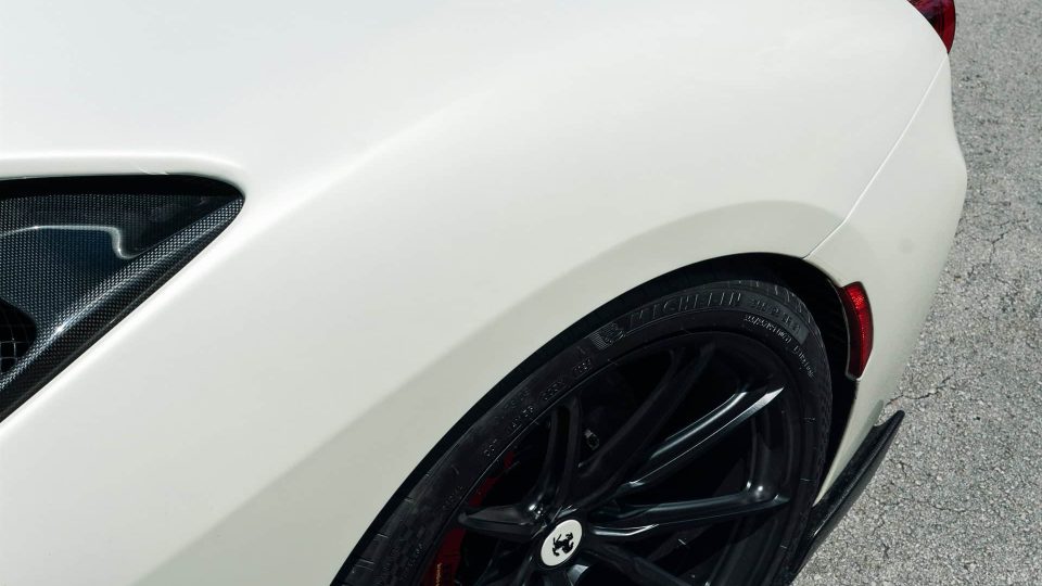 Ferrari 488 Pista | Bianco Avus | on HRE P104SC | Satin Black