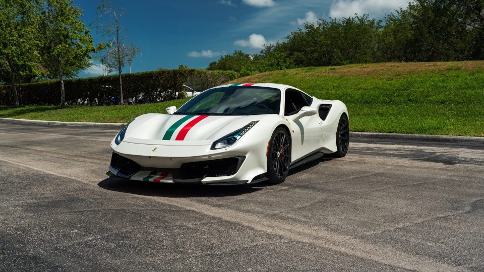 Ferrari 488 Pista | Bianco Avus | on HRE P104SC | Satin Black