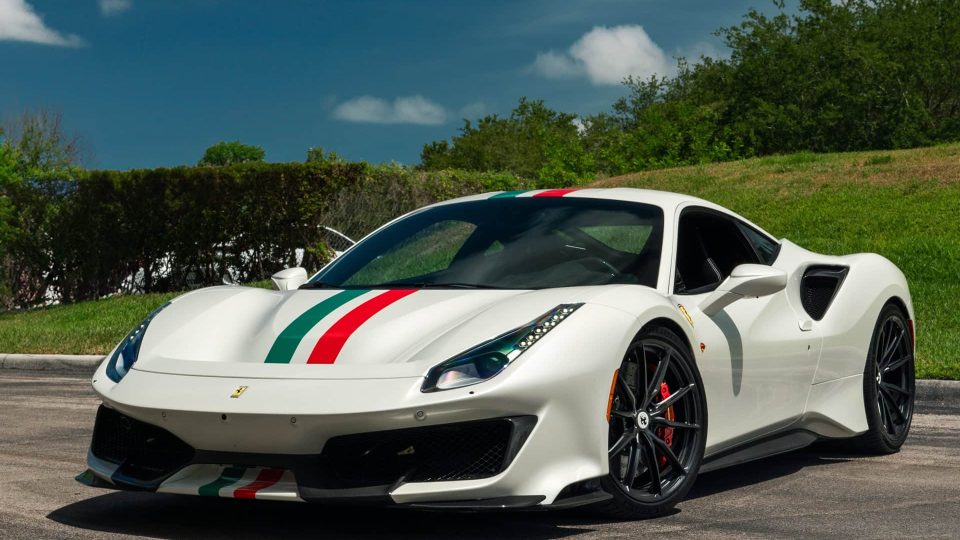 Ferrari 488 Pista | Bianco Avus | on HRE P104SC | Satin Black
