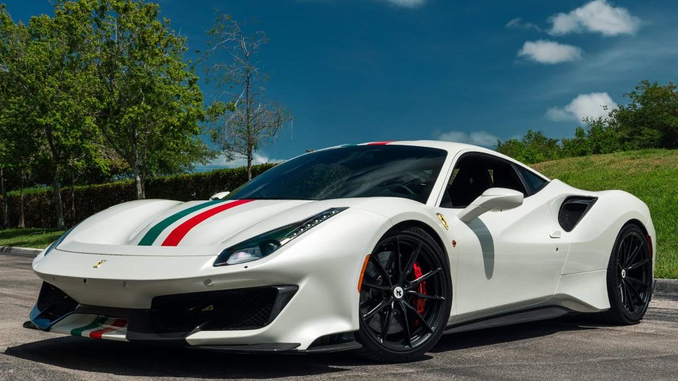 Ferrari 488 Pista | Bianco Avus | on HRE P104SC | Satin Black