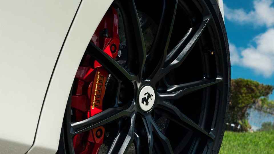 Ferrari 488 Pista | Bianco Avus | on HRE P104SC | Satin Black