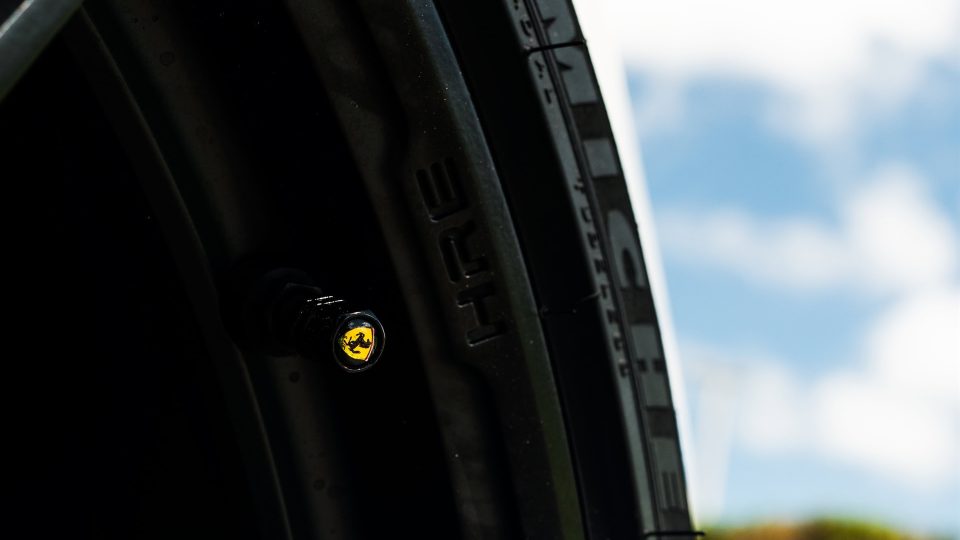 Ferrari 488 Pista | Bianco Avus | on HRE P104SC | Satin Black