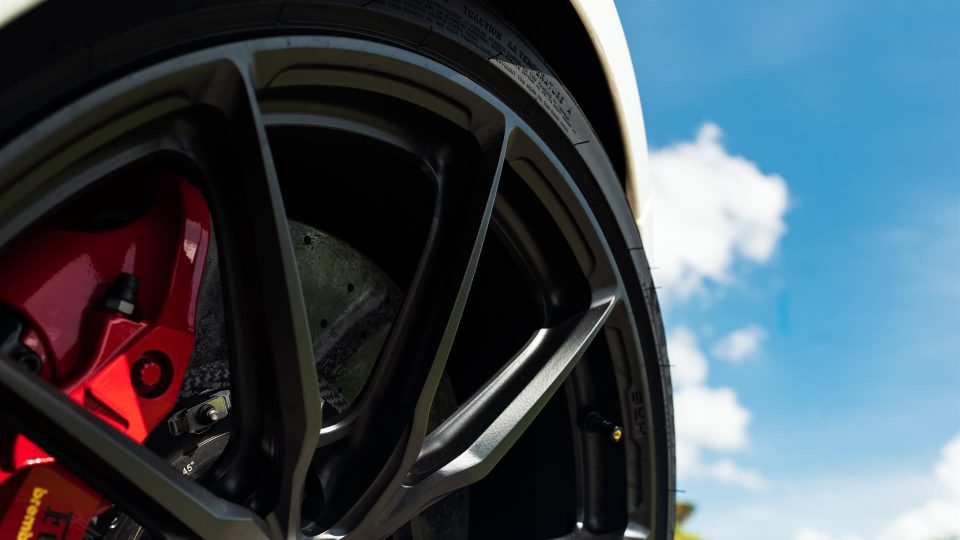 Ferrari 488 Pista | Bianco Avus | on HRE P104SC | Satin Black