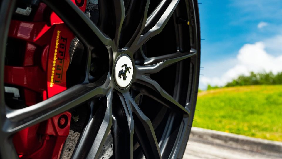 Ferrari 488 Pista | Bianco Avus | on HRE P104SC | Satin Black