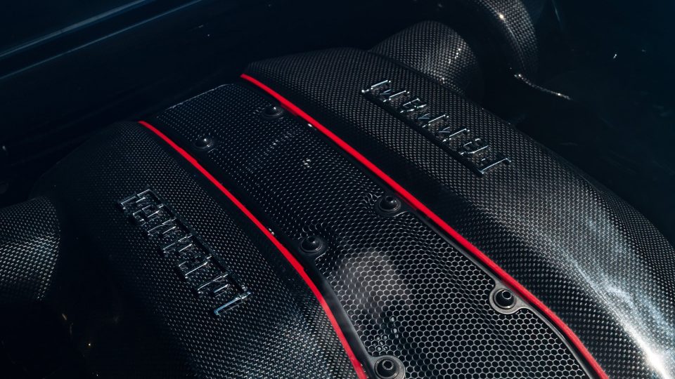 Ferrari 488 Pista | Bianco Avus | on HRE P104SC | Satin Black