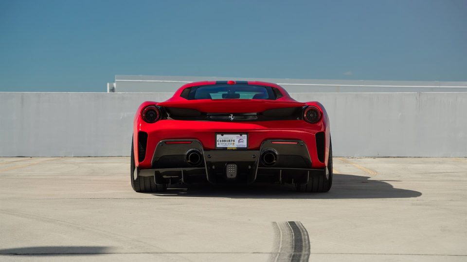 Ferrari 488 Pista | Rosso Scuderia | on HRE S101SC | Brushed Champagne