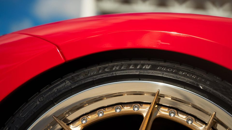 Ferrari 488 Pista | Rosso Scuderia | on HRE S101SC | Brushed Champagne