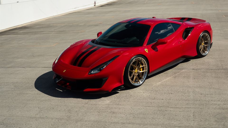 Ferrari 488 Pista | Rosso Scuderia | on HRE S101SC | Brushed Champagne