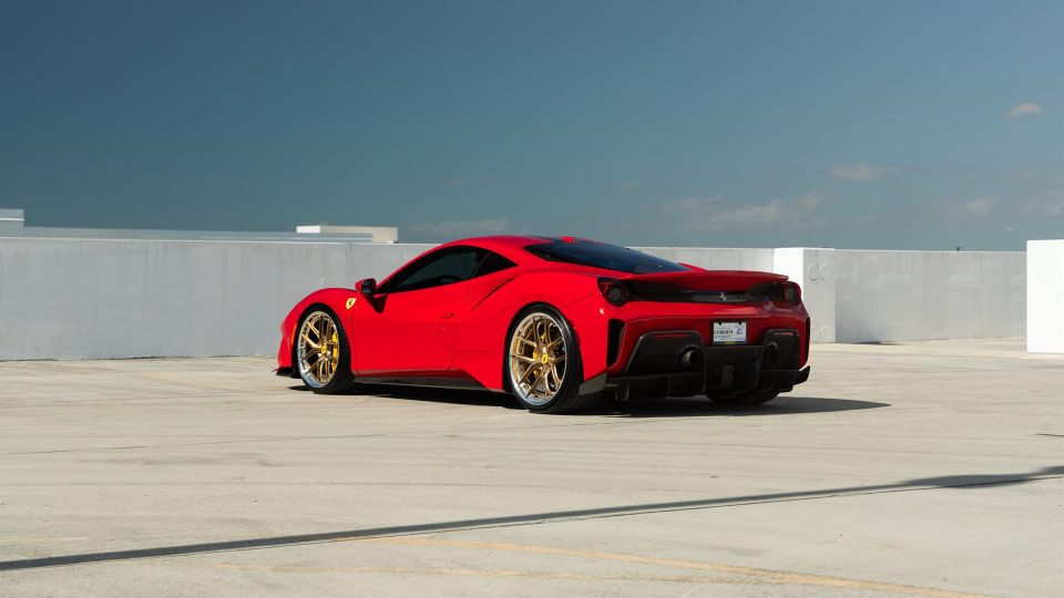 Ferrari 488 Pista | Rosso Scuderia | on HRE S101SC | Brushed Champagne