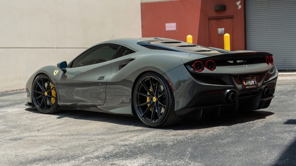 Ferarri F8 | Grigio Medio | on HRE P104SC | Gloss Black