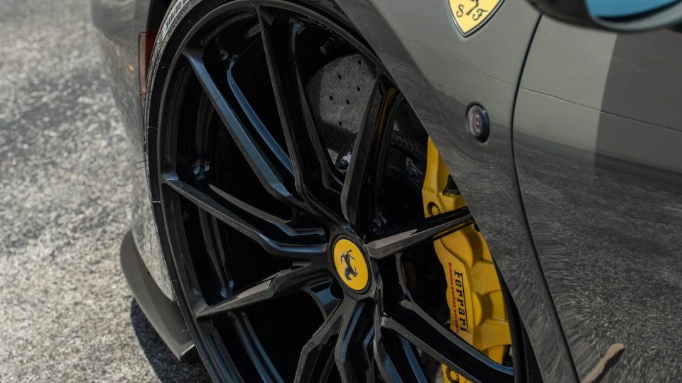 Ferarri F8 | Grigio Medio | on HRE P104SC | Gloss Black