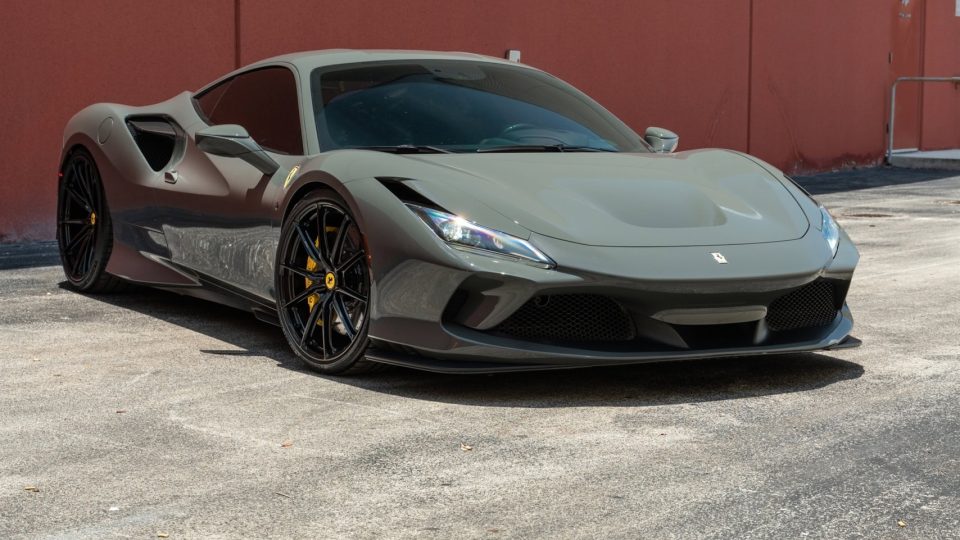 Ferarri F8 | Grigio Medio | on HRE P104SC | Gloss Black