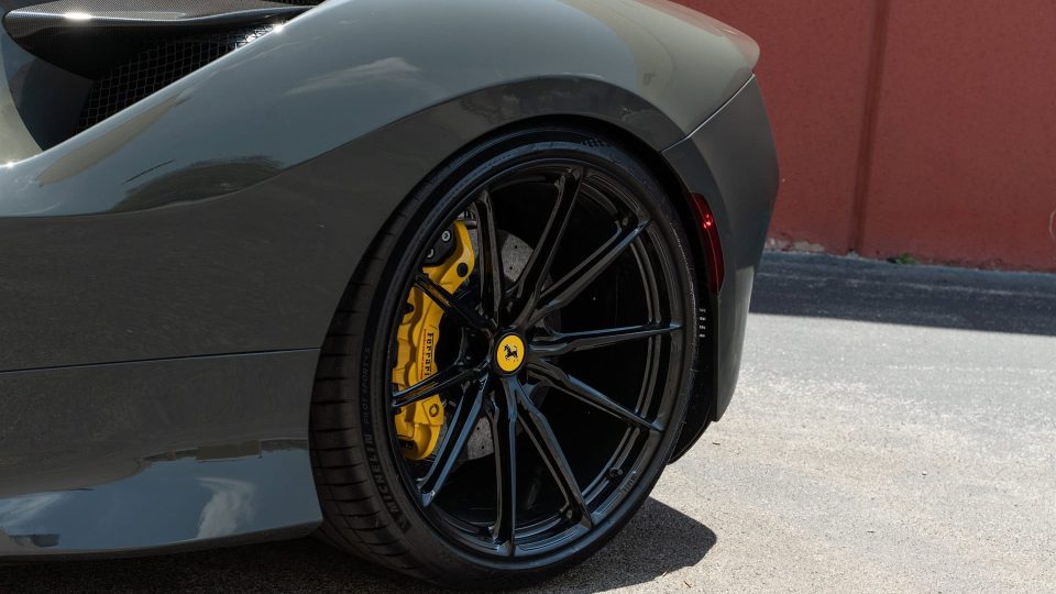 Ferarri F8 | Grigio Medio | on HRE P104SC | Gloss Black