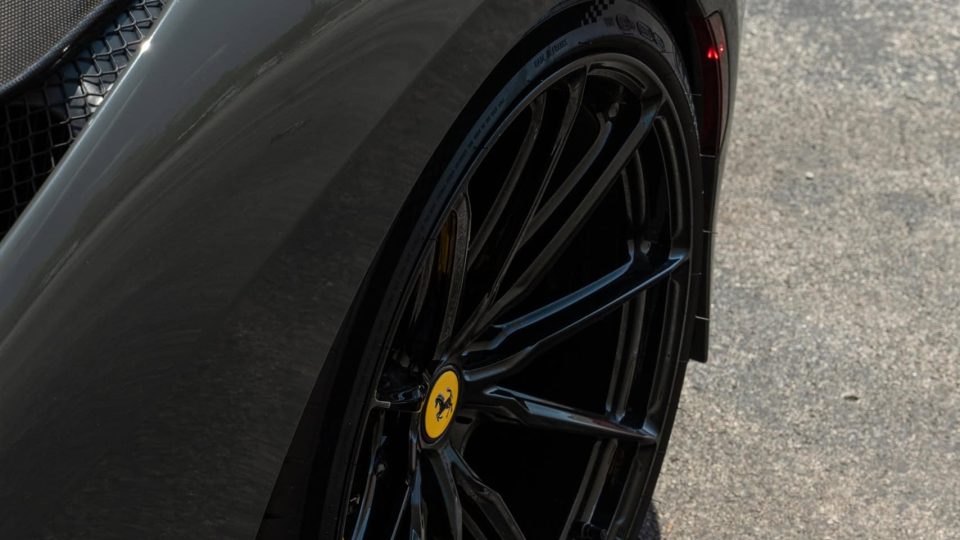 Ferarri F8 | Grigio Medio | on HRE P104SC | Gloss Black