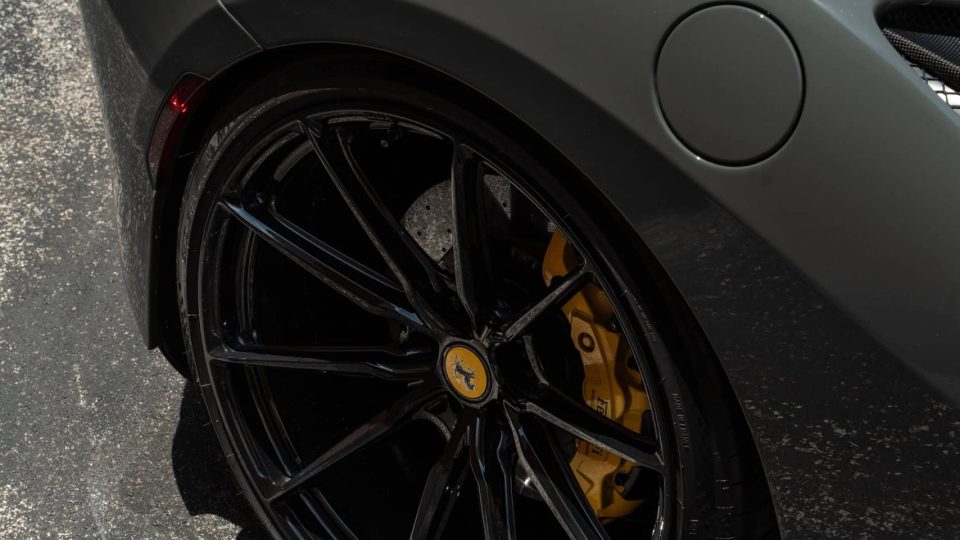Ferarri F8 | Grigio Medio | on HRE P104SC | Gloss Black