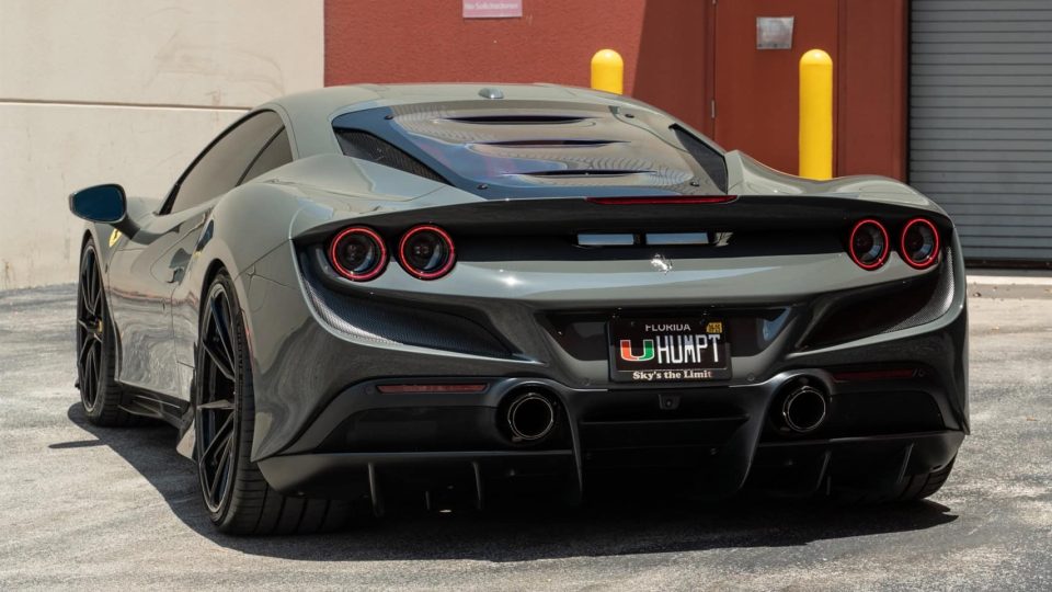 Ferarri F8 | Grigio Medio | on HRE P104SC | Gloss Black