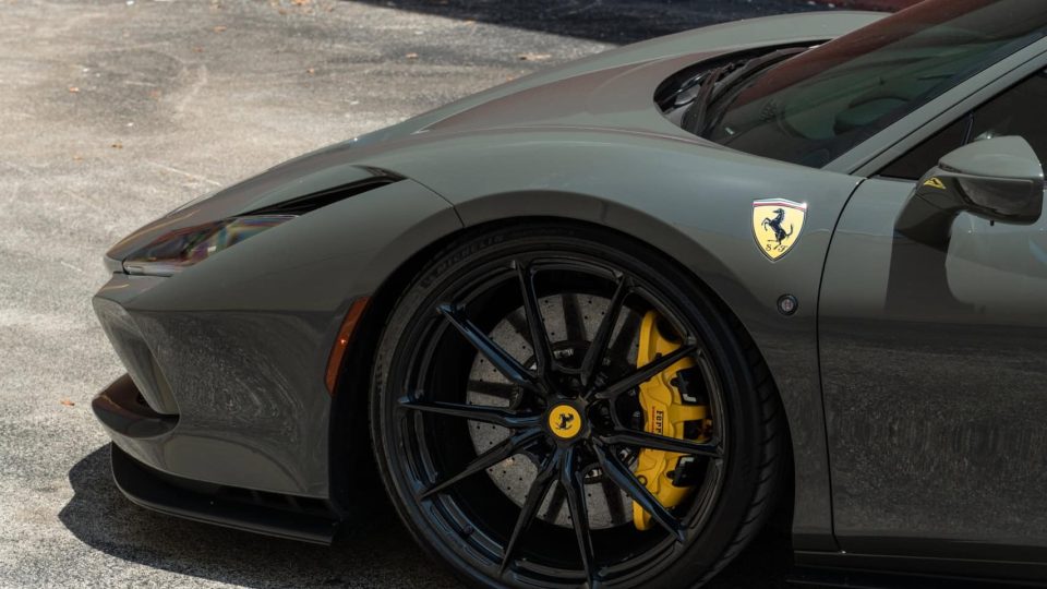 Ferarri F8 | Grigio Medio | on HRE P104SC | Gloss Black