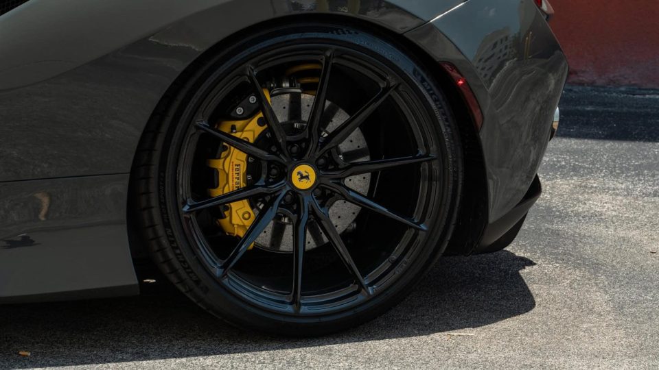 Ferarri F8 | Grigio Medio | on HRE P104SC | Gloss Black