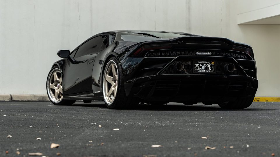 Lamborghini Huracan | Nero Noctis | on HRE 527 FMR | Satin White Gold