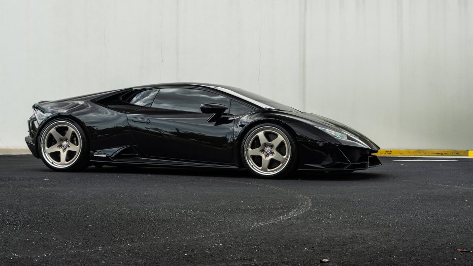 Lamborghini Huracan | Nero Noctis | on HRE 527 FMR | Satin White Gold