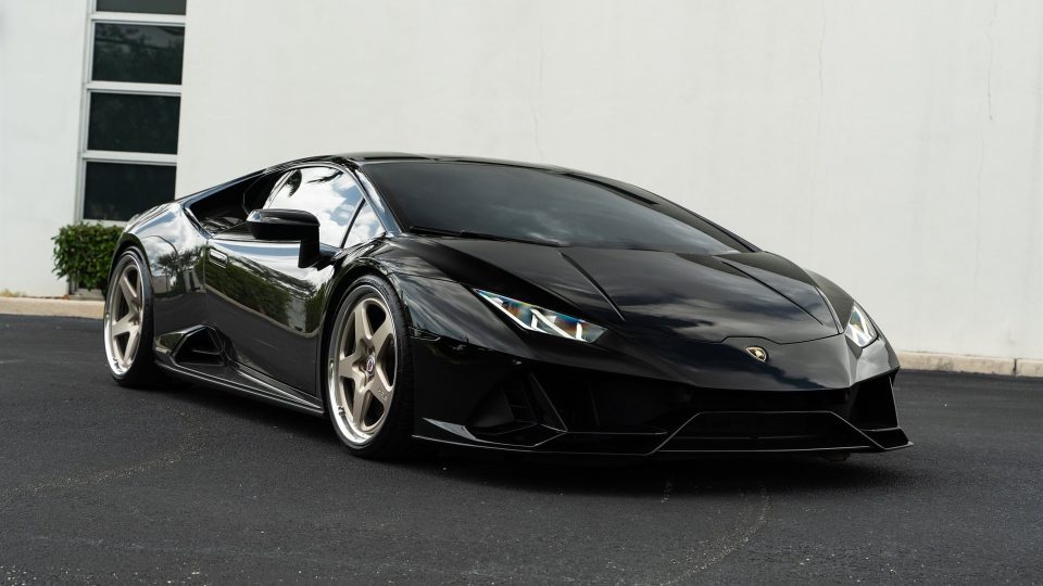 Lamborghini Huracan | Nero Noctis | on HRE 527 FMR | Satin White Gold