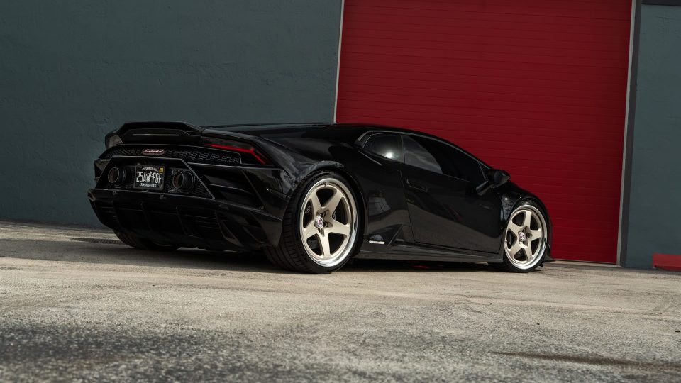 Lamborghini Huracan | Nero Noctis | on HRE 527 FMR | Satin White Gold